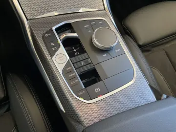 BMW 330e xDr Lim M SPORT PRO AdLED GSD Kam HUD H K