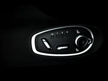 ASTON MARTIN DB12 COUPE 4.0 V8 ALUMINITE