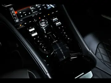 ASTON MARTIN DB12 COUPE 4.0 V8 ALUMINITE