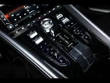ASTON MARTIN DB12 COUPE 4.0 V8 ALUMINITE