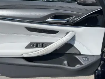 BMW M5 Competition Sportpaket HUD AD Navi Leder Digi