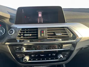BMW X3 xDrive30e Aut. Advantage Pano LiCo  CarPlay