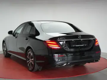 MERCEDES-BENZ E 300 e