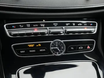 MERCEDES-BENZ E 300 e
