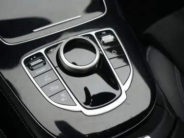MERCEDES-BENZ E 300 e