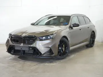 BMW M5 Touring M Driver's Package Iconic Glow Bowers