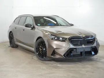 BMW M5 Touring M Driver's Package Iconic Glow Bowers