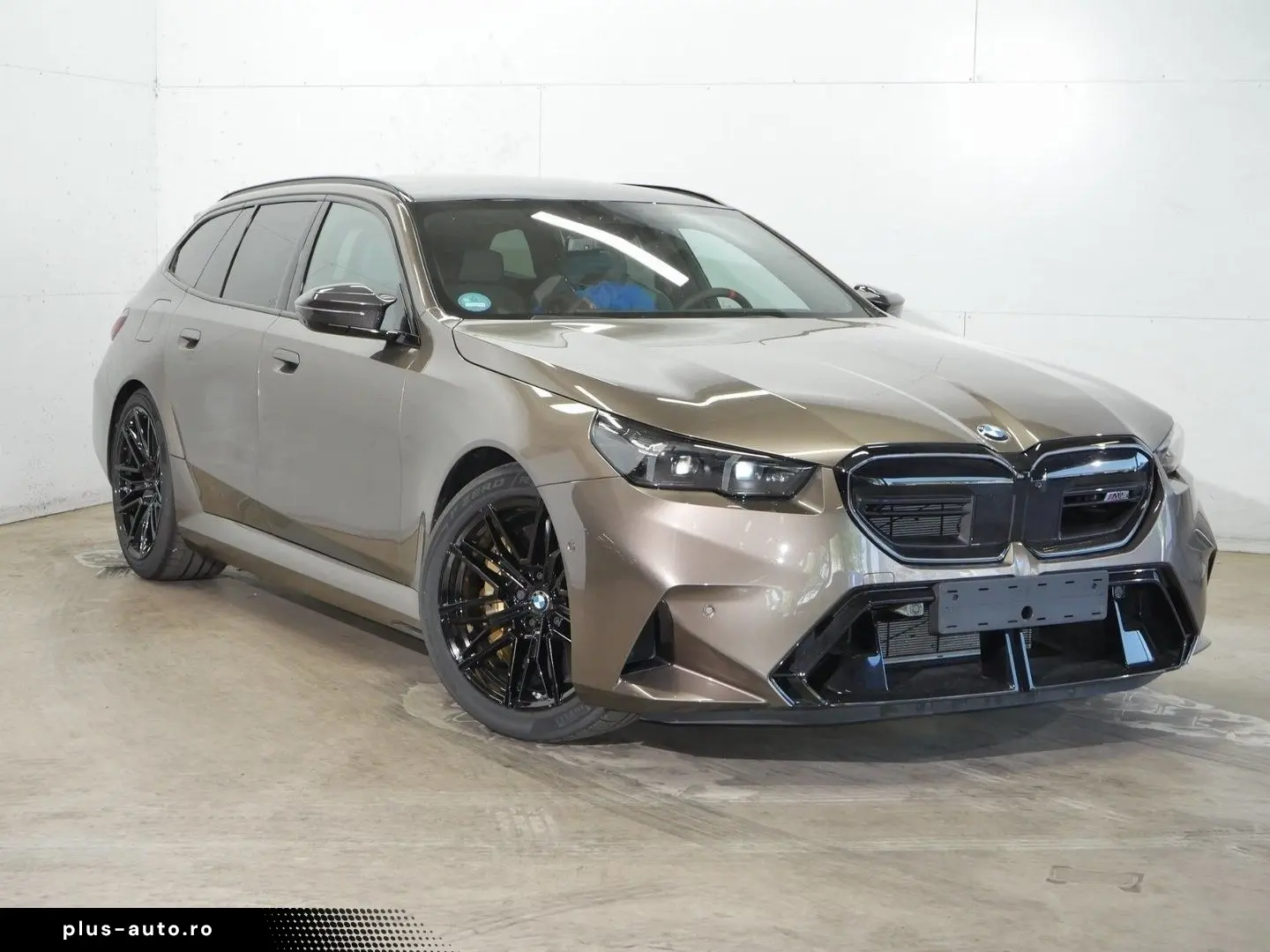 BMW M5 Touring M Driver's Package Iconic Glow Bowers