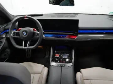 BMW M5 Touring M Driver's Package Iconic Glow Bowers