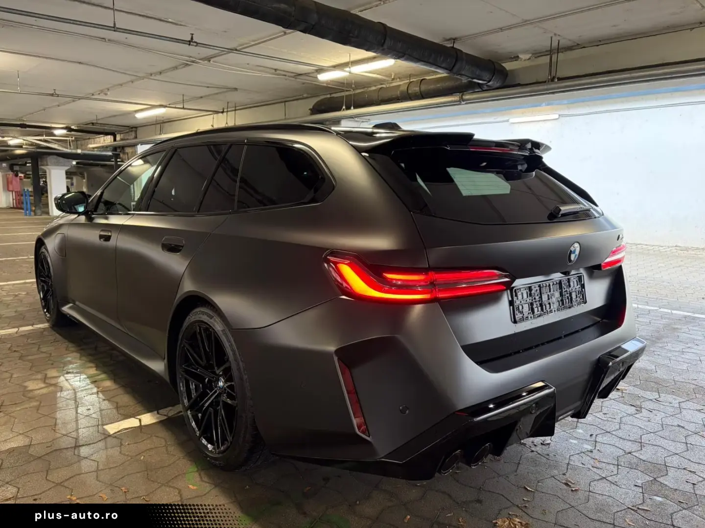 BMW M5 Touring Ultimate package hook