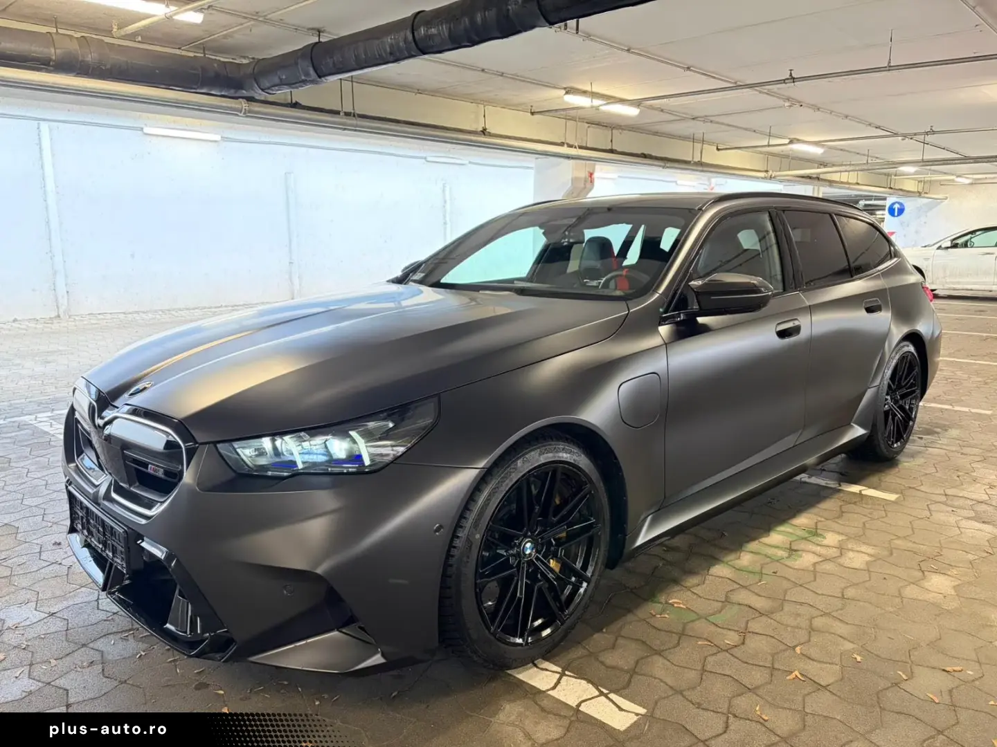 BMW M5 Touring Ultimate package hook