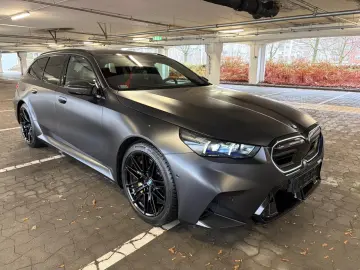 BMW M5 Touring Ultimate package hook
