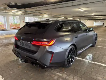 BMW M5 Touring Ultimate package hook
