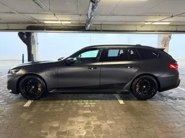 BMW M5 Touring Ultimate package hook