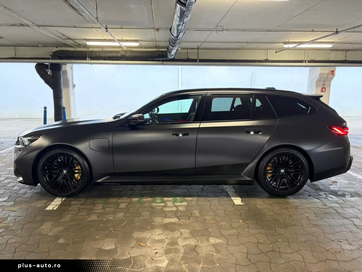 BMW M5 Touring Ultimate package hook