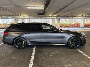 BMW M5 Touring Ultimate package hook