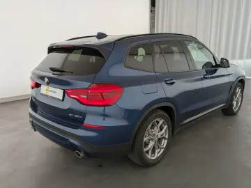 BMW X3 xDrive30e Advantage LED NAVI PANO SHZ PDC BC