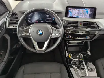 BMW X3 xDrive30e Advantage LED NAVI PANO SHZ PDC BC