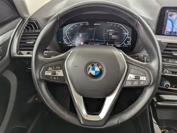 BMW X3 xDrive30e Advantage LED NAVI PANO SHZ PDC BC