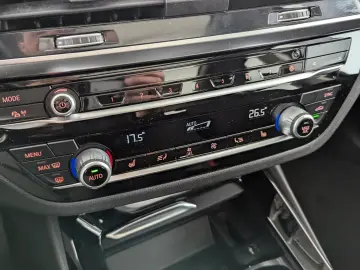 BMW X3 xDrive30e Advantage LED NAVI PANO SHZ PDC BC