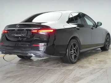 MERCEDES-BENZ E 300 de 9G-Tronic AMG