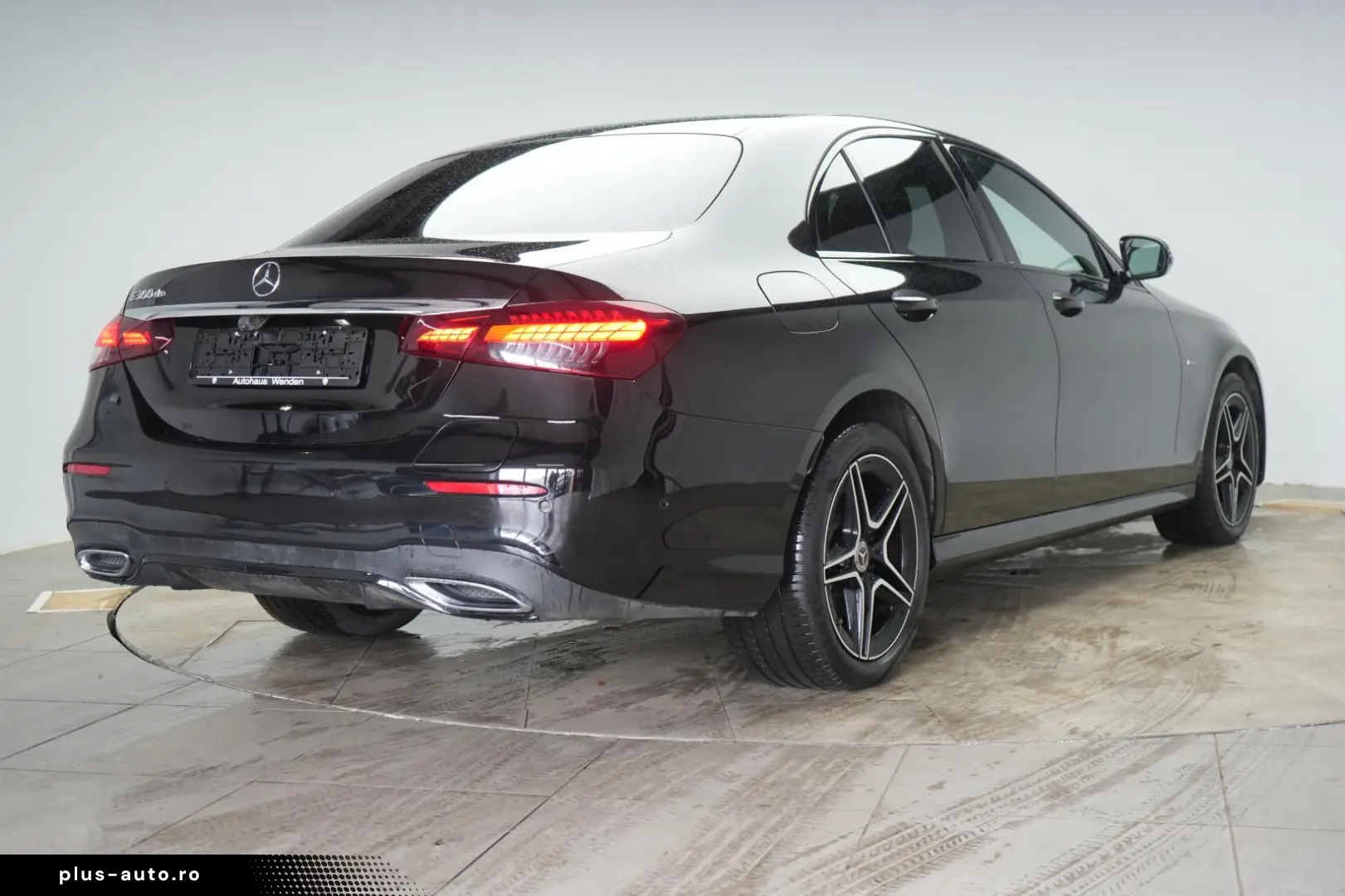 MERCEDES-BENZ E 300 de 9G-Tronic AMG