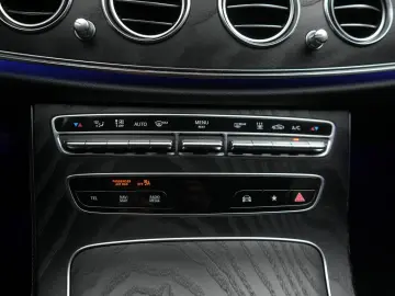 MERCEDES-BENZ E 300 de 9G-Tronic AMG