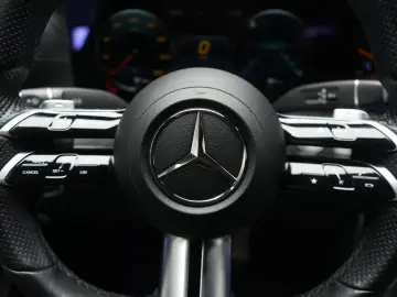 MERCEDES-BENZ E 300 de 9G-Tronic AMG