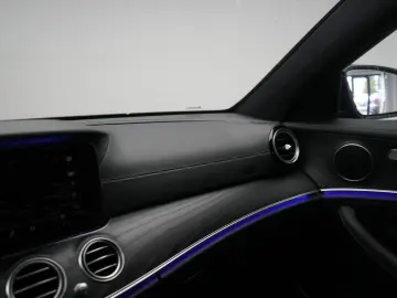 MERCEDES-BENZ E 300 de 9G-Tronic AMG