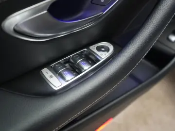 MERCEDES-BENZ E 300 de 9G-Tronic AMG