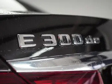 MERCEDES-BENZ E 300 de 9G-Tronic AMG