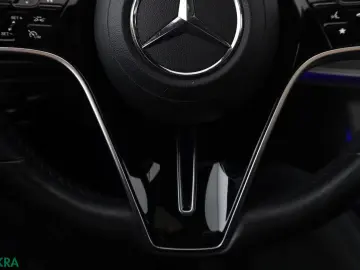 MERCEDES-BENZ E 300 de AMG