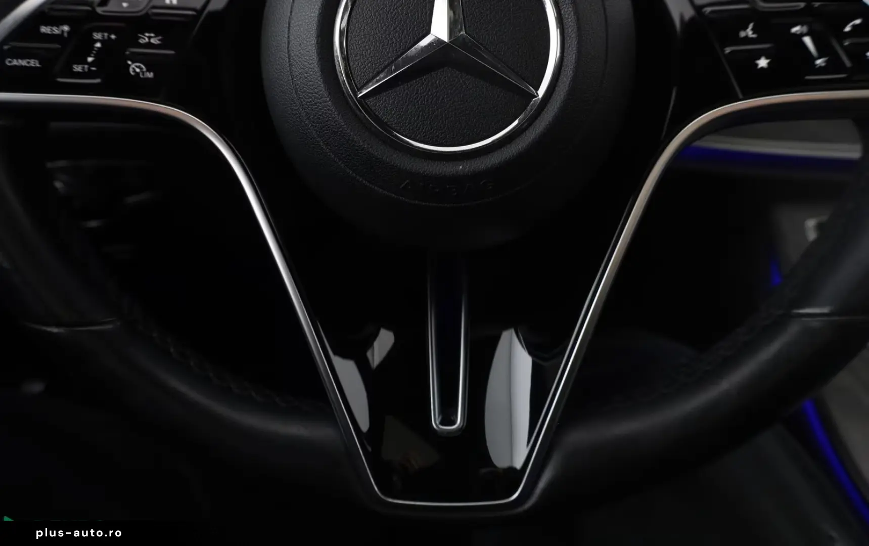 MERCEDES-BENZ E 300 de AMG