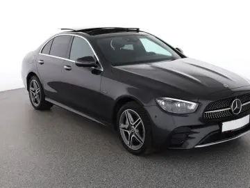 MERCEDES-BENZ E 300 de AMG