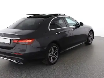 MERCEDES-BENZ E 300 de AMG