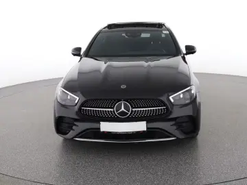 MERCEDES-BENZ E 300 de AMG