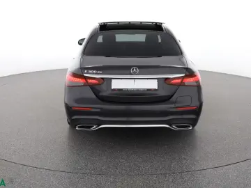 MERCEDES-BENZ E 300 de AMG