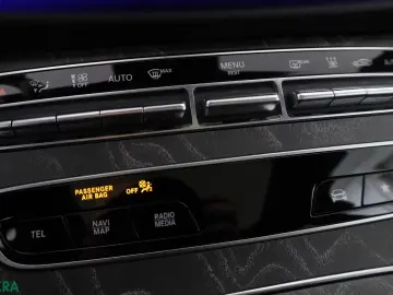MERCEDES-BENZ E 300 de AMG