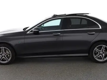 MERCEDES-BENZ E 300 de AMG