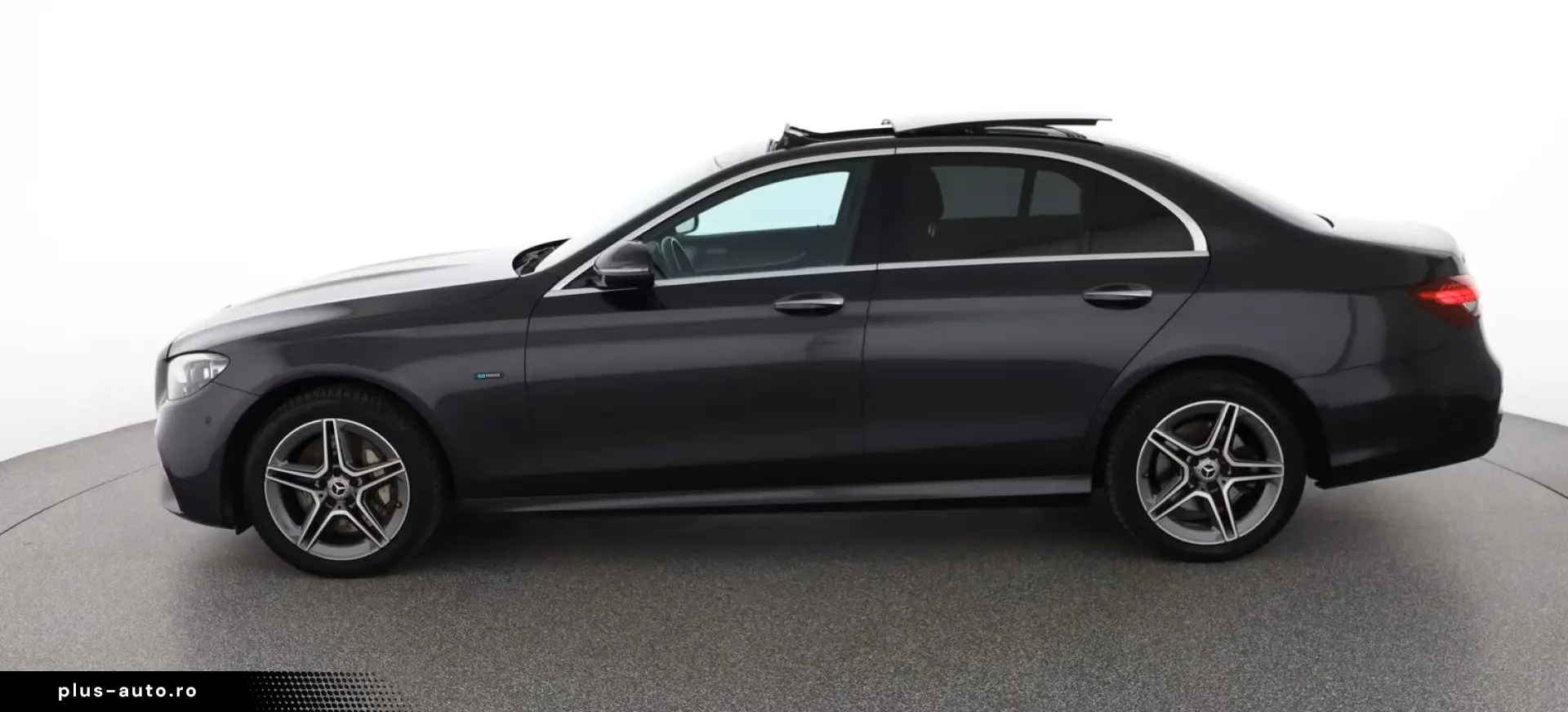 MERCEDES-BENZ E 300 de AMG