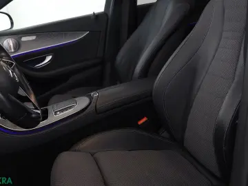 MERCEDES-BENZ E 300 de AMG