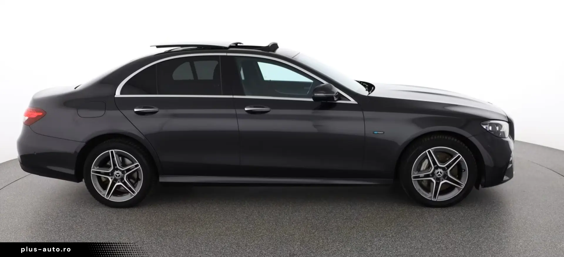 MERCEDES-BENZ E 300 de AMG
