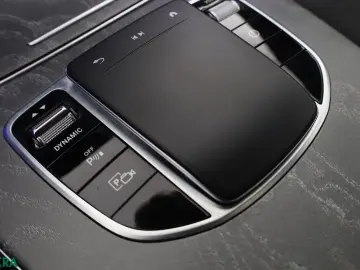 MERCEDES-BENZ E 300 de AMG