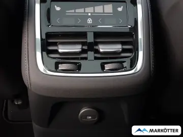 VOLVO XC90 T8 AWD Ultra Bright  Bowers & Wilkins Massa