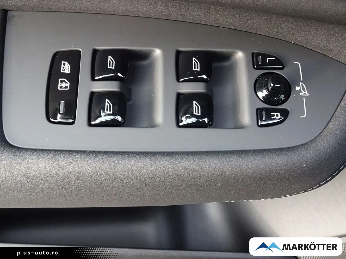 VOLVO XC90 T8 AWD Ultra Bright  Bowers & Wilkins Massa