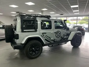 JEEP Wrangler Unlimited  4x4 2 0l 4xe  Offroad-Umbau