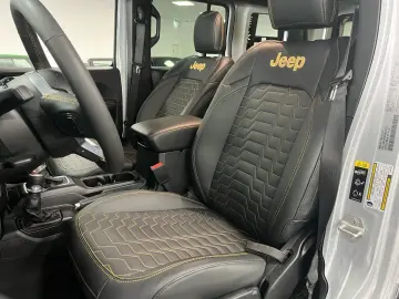 JEEP Wrangler Unlimited  4x4 2 0l 4xe  Offroad-Umbau