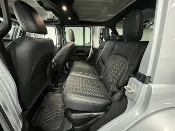 JEEP Wrangler Unlimited  4x4 2 0l 4xe  Offroad-Umbau
