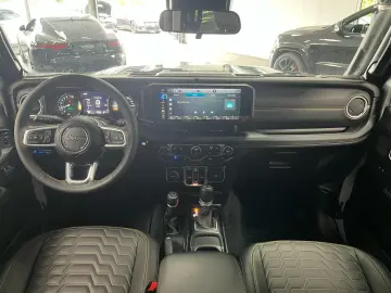 JEEP Wrangler Unlimited  4x4 2 0l 4xe  Offroad-Umbau