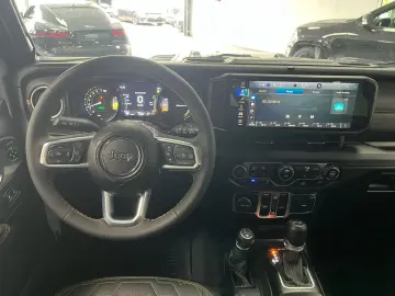 JEEP Wrangler Unlimited  4x4 2 0l 4xe  Offroad-Umbau